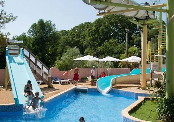 Campsite Mobil Home Dans Camping Aquatique Hyeres